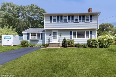 6 Independence Ln, Millis, MA 02054