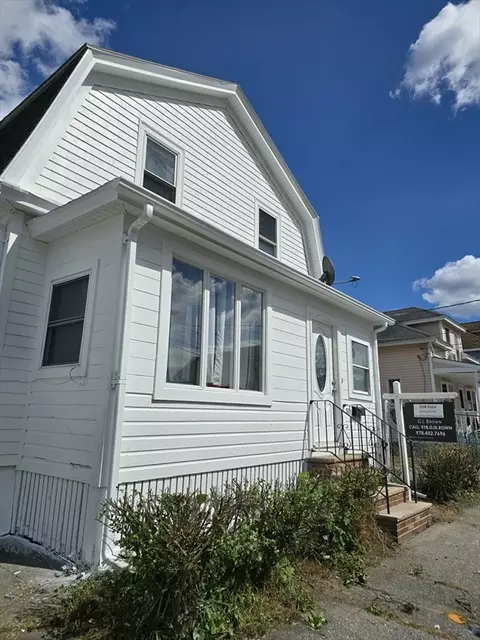 526 Concord St, Lowell, MA 01852