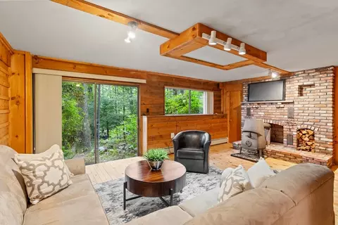 Living - 17 E Bare Hill Rd, Harvard, MA 01451 photo 3 of 4