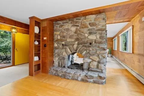 Living - 17 E Bare Hill Rd, Harvard, MA 01451 photo 2 of 4