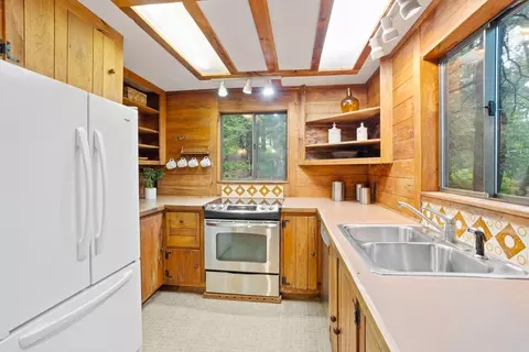 Kitchen - 17 E Bare Hill Rd, Harvard, MA 01451 photo 4 of 5