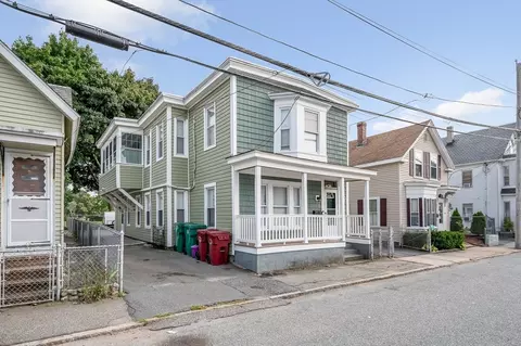 30-32 Manchester St, Lowell, MA 01852