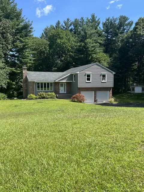 8 Partridge Ln, Southwick, MA 01077