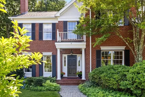 7 Wild Rose Dr, North Andover, MA 01845