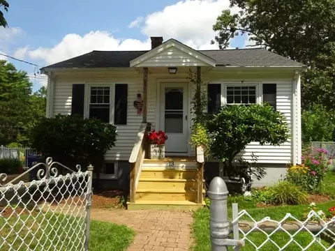 13 Salt Works Rd, Wareham, MA 02532