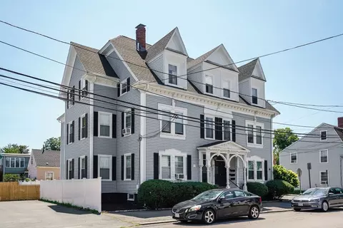 12 12 Dearborn St #3, Salem, MA 01970