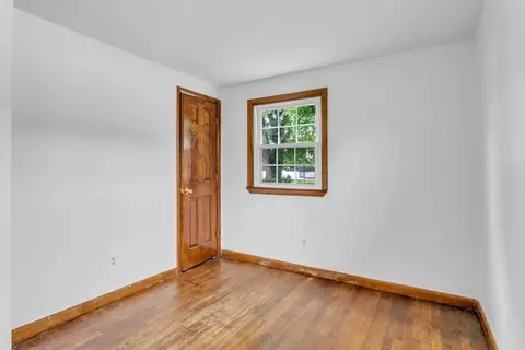 Bedroom - 33 Lemay St, Chicopee, MA 01013 photo 5 of 9