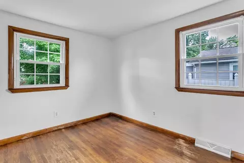 Bedroom - 33 Lemay St, Chicopee, MA 01013 photo 4 of 9