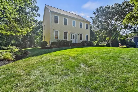 2 Arrowhead Ln, Raynham, MA 02767 photo 5