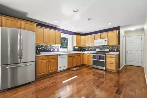 2 Arrowhead Ln, Raynham, MA 02767 photo 7
