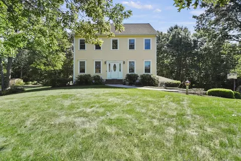 2 Arrowhead Ln, Raynham, MA 02767 photo 4