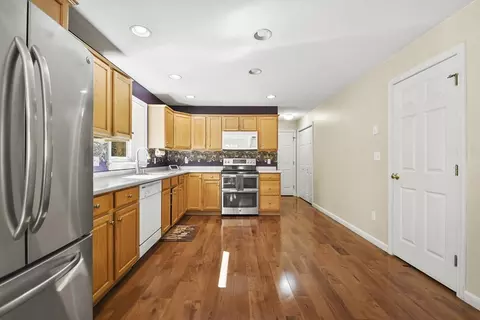 2 Arrowhead Ln, Raynham, MA 02767 photo 8