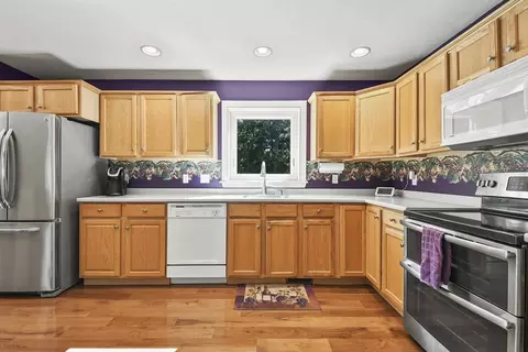 2 Arrowhead Ln, Raynham, MA 02767 photo 10