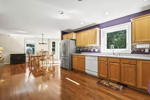 2 Arrowhead Ln, Raynham, MA 02767 photo 9