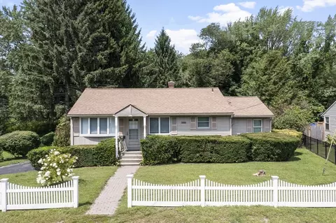 13 Washington St, Millbury, MA 01527