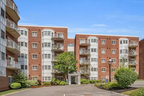 148 Main St #S328, North Andover, MA 01845