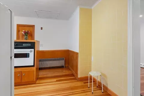 Entry Way - 40 Riverview St, Dedham, MA 02026 photo 3 of 4