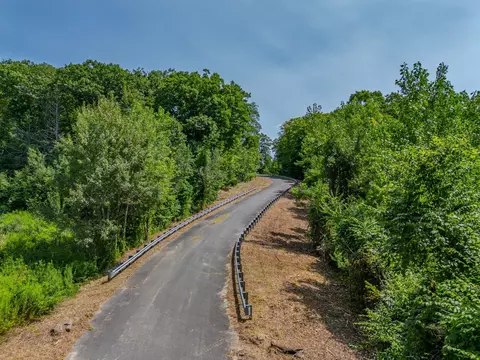 2 Grandview Ests # -B, Deerfield, MA 01373