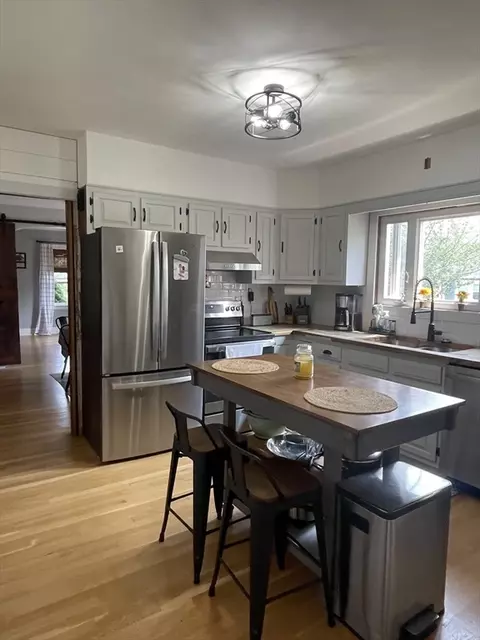 85 Quinapoxet Ln, Worcester, MA 01606