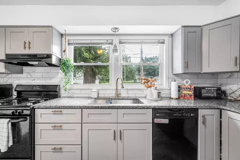 1480 Pendleton Ave #1480, Chicopee, MA 01022 photo 2