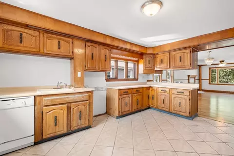 100 Clarence St, Everett, MA 02149 photo 7
