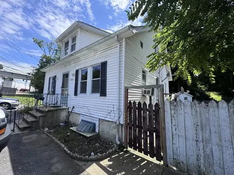 926 Waverley St, Framingham, MA 01702
