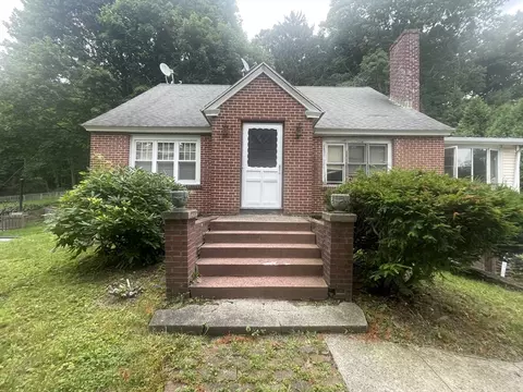 30 Beechmont St, Worcester, MA 01609