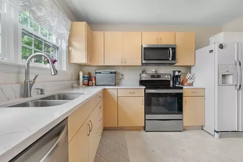 11 Olde Village Dr #11, Salem, MA 01970