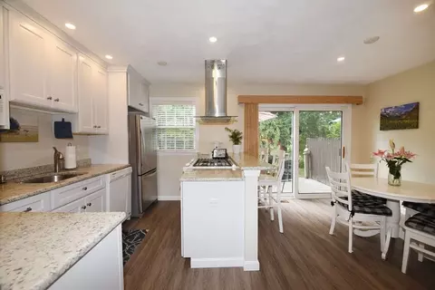 3 Treetop Ln #2, Kingston, MA 02364