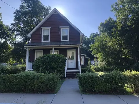 153 School St, Greenfield, MA 01301