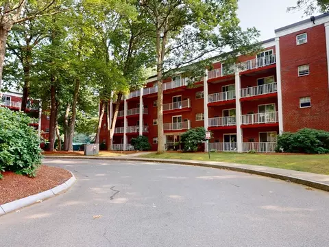 55 Greentree Ln #13, Weymouth, MA 02190