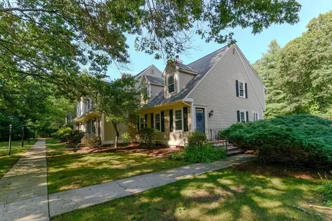17 Morgan Ln #17, Norton, MA 02766