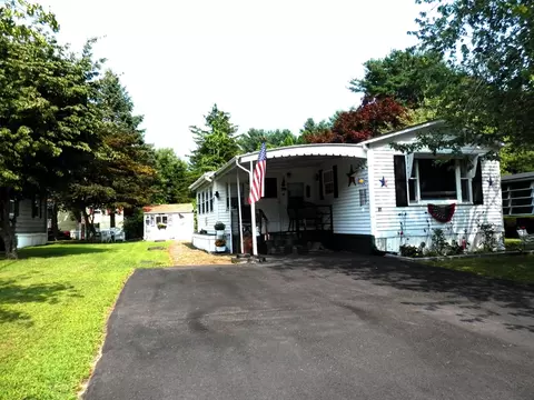 81 Acorn Dr, Taunton, MA 02780