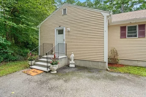 57 Milford St, Upton, MA 01568 photo 5