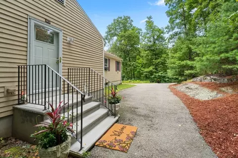 57 Milford St, Upton, MA 01568 photo 6