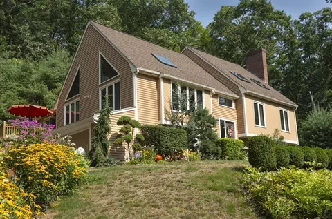 Exterior - 30 Glenview St, Upton, MA 01568 photo 2 of 4
