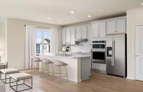 4 Stratton Dr #2201, Woburn, MA 01801