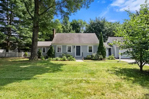 112 R South St, Medfield, MA 02052