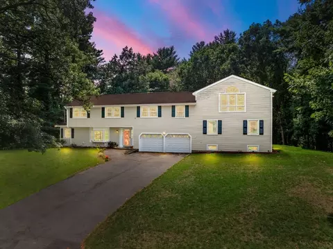 2 Yardley Rd, Andover, MA 01810