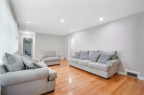 Living - 67 Jeffrey Rd, Springfield, MA 01119 photo 4 of 4