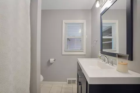 Bath - 67 Jeffrey Rd, Springfield, MA 01119 photo 1 of 3
