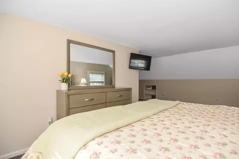 Bedroom - 20 Windsor Dr, Ashland, MA 01721 photo 4 of 5