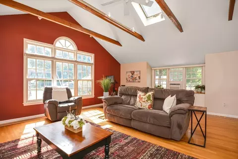 Living - 20 Windsor Dr, Ashland, MA 01721 photo 2 of 4