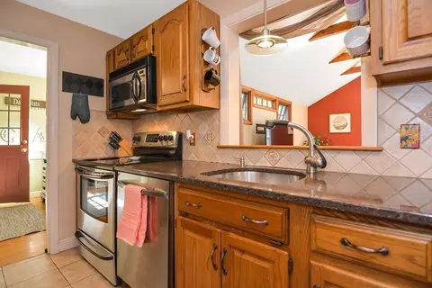 Kitchen - 20 Windsor Dr, Ashland, MA 01721 photo 2 of 4