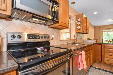 Kitchen - 20 Windsor Dr, Ashland, MA 01721 photo 3 of 4