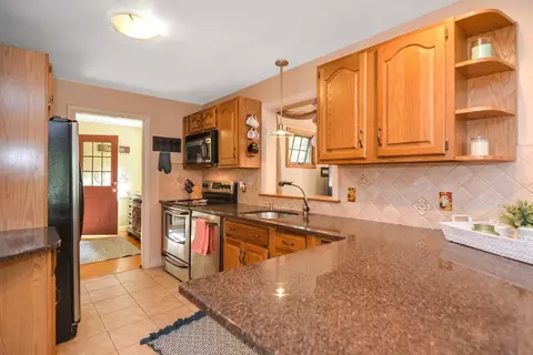 Kitchen - 20 Windsor Dr, Ashland, MA 01721 photo 4 of 4
