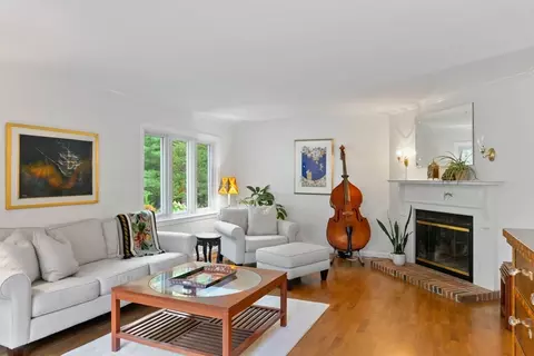 9 Essex #9, Wayland, MA 01778