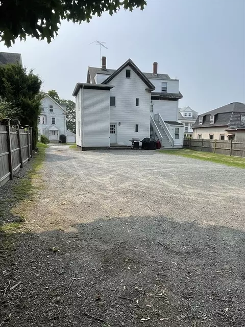 11 Summer St, Beverly, MA 01915 photo 4