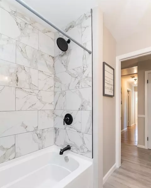 Bath - 7 Gillette Ave, Springfield, MA 01118 photo 3 of 3