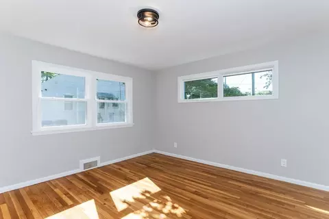 Bedroom - 7 Gillette Ave, Springfield, MA 01118 photo 5 of 6